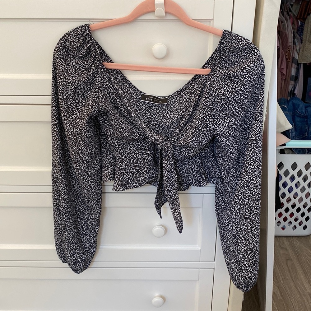 uo tie-front top